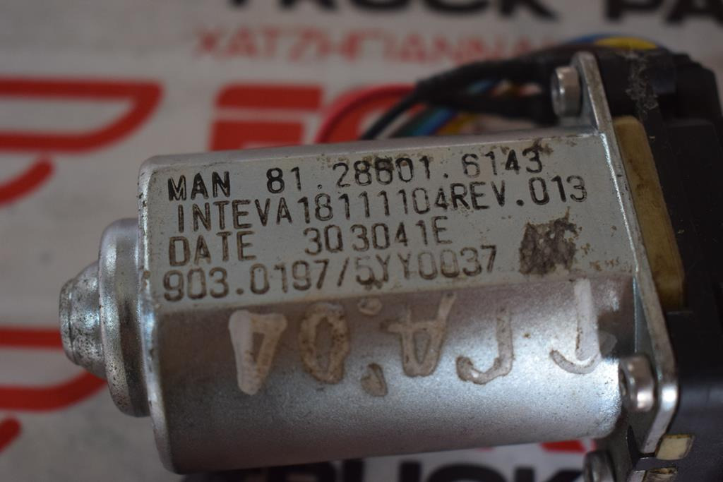 MAN TGA - Ablakemelő motor - Teherautó: 2 kép. MAN TGA - Ablakemelő motor - Teherautó: 2 kép.