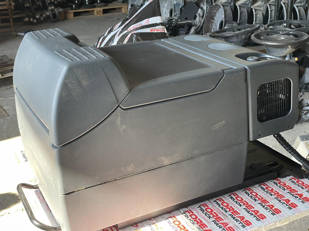 MAN TGA - TGX CABIN FOOD REFRIGERATOR - 81.63910.6015 - Fülke és belső tér - Teherautó: 3 kép. MAN TGA - TGX CABIN FOOD REFRIGERATOR - 81.63910.6015 - Fülke és belső tér - Teherautó: 3 kép.