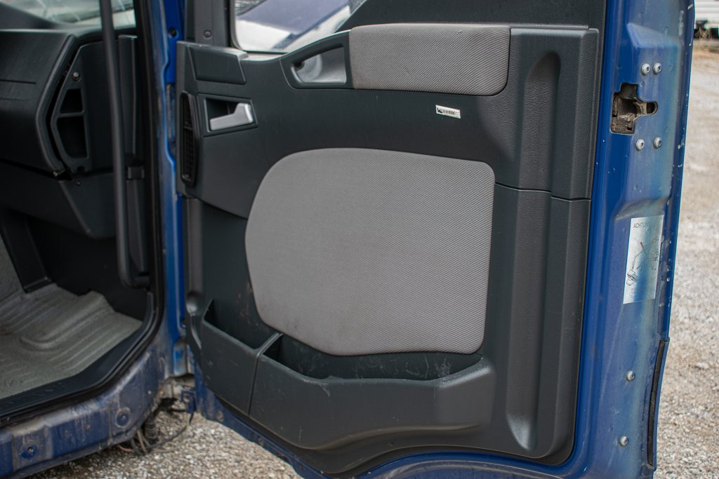 MAN TGL DOOR TRIM RIGHT - PASSENGER'S - Ajtó és alkatrészek - Teherautó: 2 kép. MAN TGL DOOR TRIM RIGHT - PASSENGER'S - Ajtó és alkatrészek - Teherautó: 2 kép.