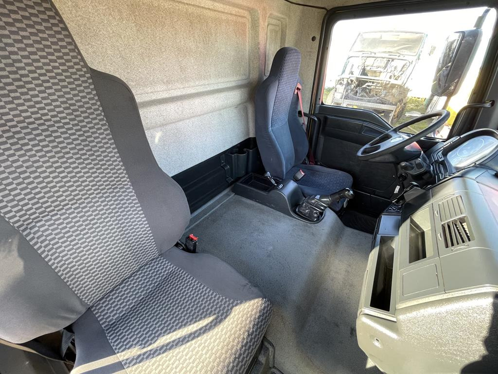 Fülke - Teherautó MAN TGL: 8 kép. Fülke - Teherautó MAN TGL: 8 kép.