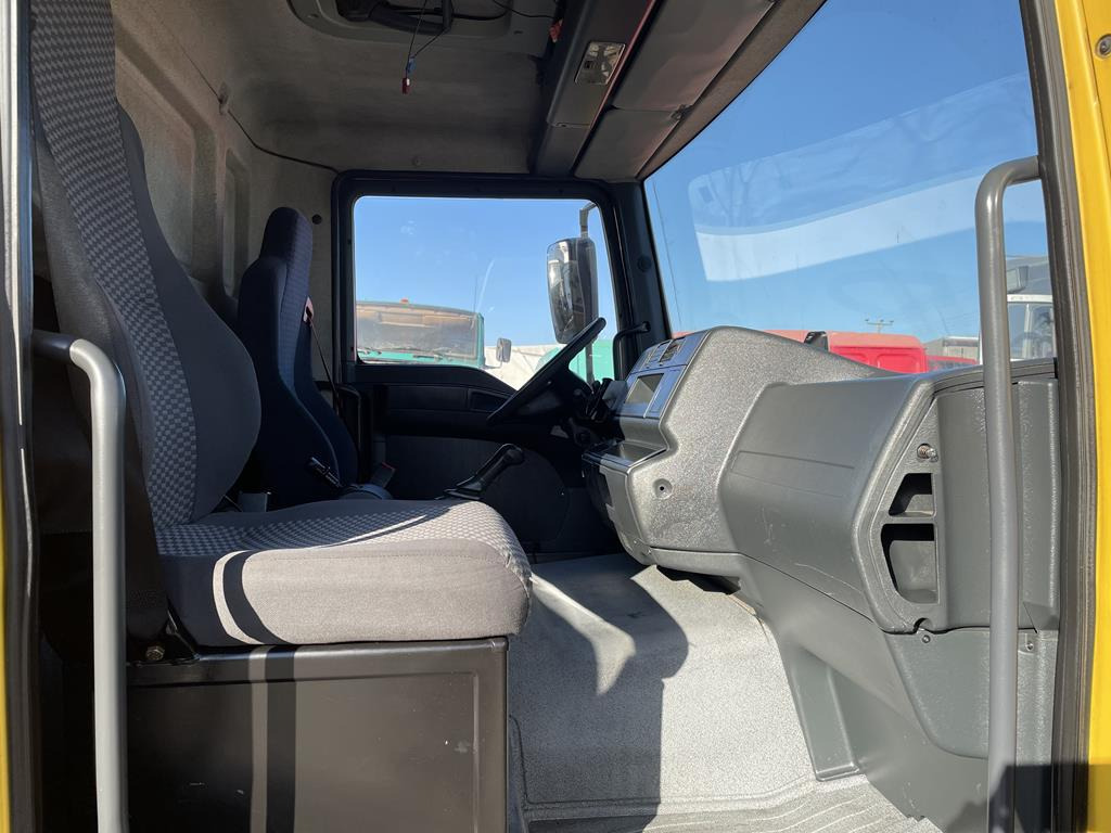 Fülke - Teherautó MAN TGL: 7 kép. Fülke - Teherautó MAN TGL: 7 kép.