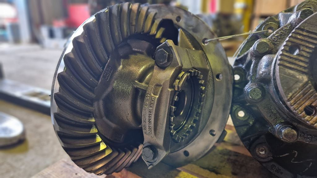 MAN TGX 10:37 - Differenciálmű - Teherautó: 1 kép. MAN TGX 10:37 - Differenciálmű - Teherautó: 1 kép.