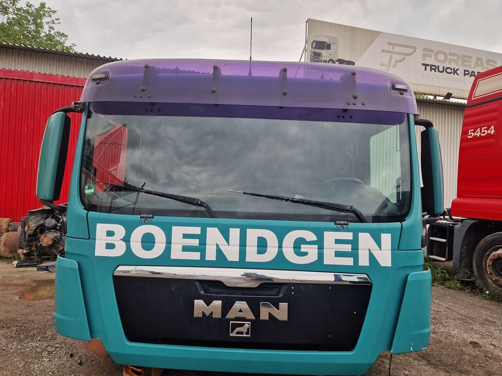 MAN TGX - Fülke - Teherautó: 2 kép. MAN TGX - Fülke - Teherautó: 2 kép.