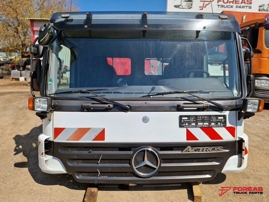 MERCEDES ACTROS MP2 MEDIUM - Fülke: 2 kép. MERCEDES ACTROS MP2 MEDIUM - Fülke: 2 kép.