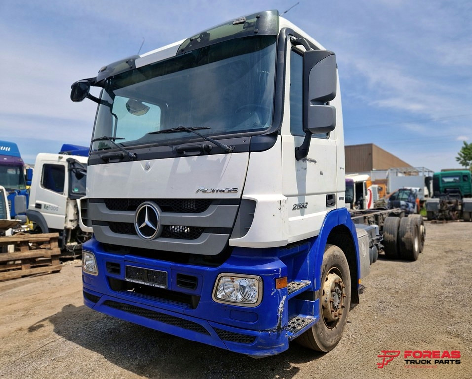 MERCEDES ACTROS MP3 SMALL WHITE - Fülke: 1 kép. MERCEDES ACTROS MP3 SMALL WHITE - Fülke: 1 kép.