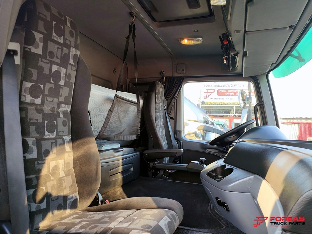 Rönkszállító teherautó, Darus autó a következők szállításához rönkfa MERCEDES-BENZ ACTROS 2648 6x4: 18 kép.