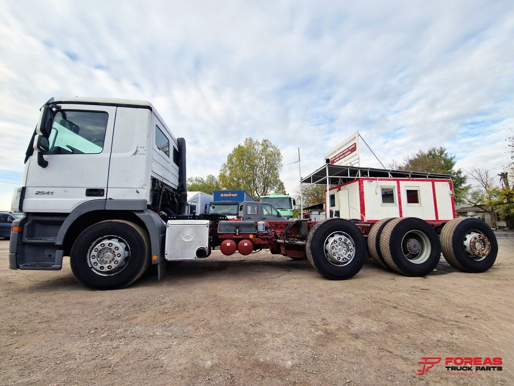 MERCEDES-BENZ ACTROS 3241 8x2 EURO 5 INTARDER - Alvaz teherautó: 4 kép. MERCEDES-BENZ ACTROS 3241 8x2 EURO 5 INTARDER - Alvaz teherautó: 4 kép.