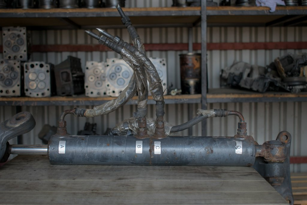 MERCEDES-BENZ ACTROS - Hidraulikus henger - Teherautó: 1 kép. MERCEDES-BENZ ACTROS - Hidraulikus henger - Teherautó: 1 kép.