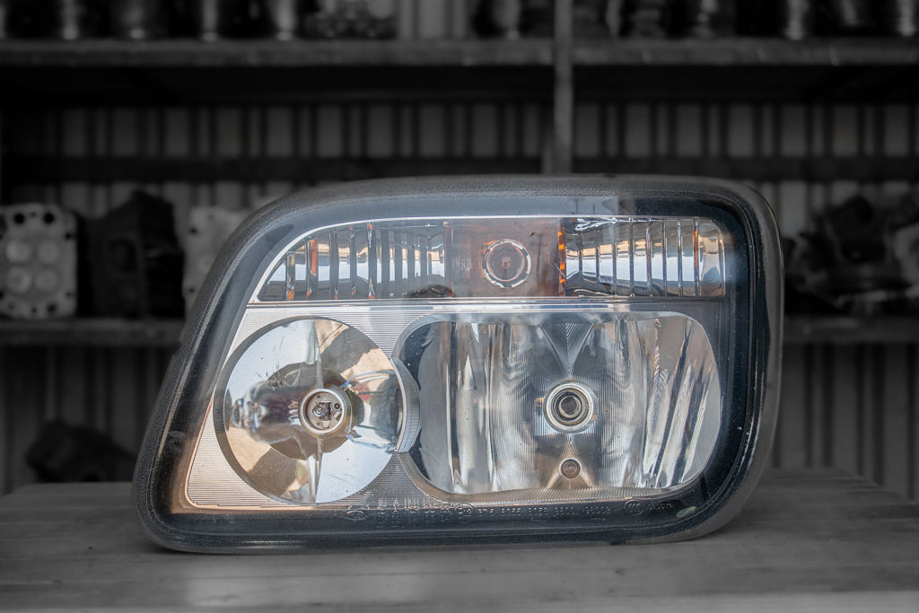 MERCEDES-BENZ ACTROS MP II - DRIVER'S - Fényszóró - Teherautó: 1 kép. MERCEDES-BENZ ACTROS MP II - DRIVER'S - Fényszóró - Teherautó: 1 kép.