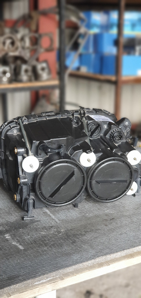 MERCEDES-BENZ ACTROS MP III - DRIVER - Fényszóró - Teherautó: 3 kép. MERCEDES-BENZ ACTROS MP III - DRIVER - Fényszóró - Teherautó: 3 kép.