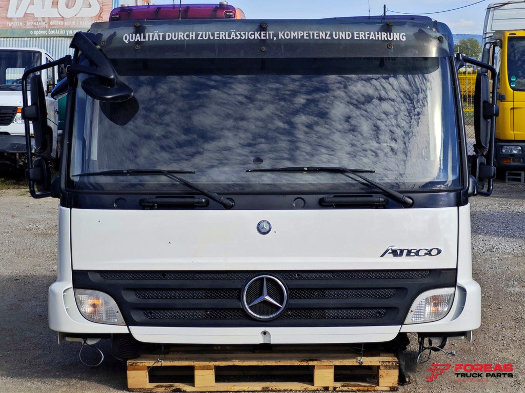 MERCEDES-BENZ ATEGO 2 818 - Fülke - Teherautó: 2 kép. MERCEDES-BENZ ATEGO 2 818 - Fülke - Teherautó: 2 kép.