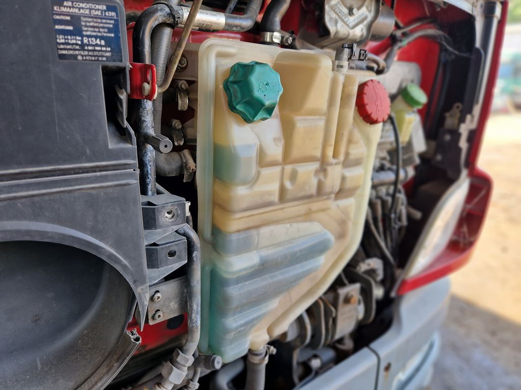 MERCEDES-BENZ ATEGO 2 - A 970 500 03 49 - Tágulási tartály - Teherautó: 4 kép. MERCEDES-BENZ ATEGO 2 - A 970 500 03 49 - Tágulási tartály - Teherautó: 4 kép.