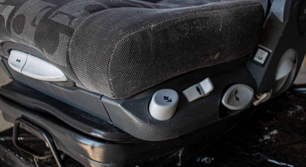 MERCEDES-BENZ AXOR AIR SEAT - DRIVER - Ülés - Teherautó: 2 kép. MERCEDES-BENZ AXOR AIR SEAT - DRIVER - Ülés - Teherautó: 2 kép.