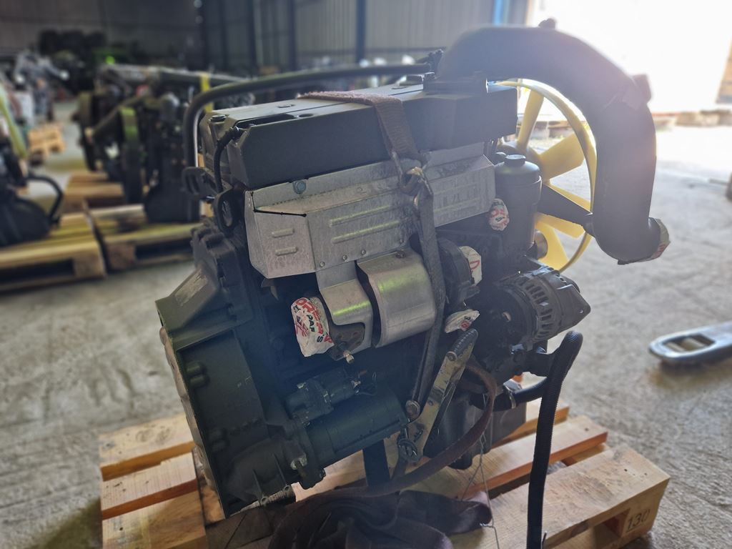 MERCEDES-BENZ VARIO EURO 3 - Motor - Teherautó: 2 kép. MERCEDES-BENZ VARIO EURO 3 - Motor - Teherautó: 2 kép.