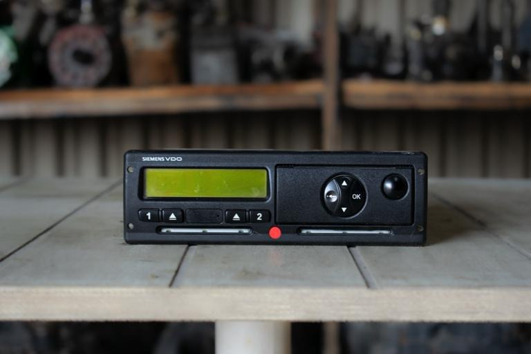 SIEMENS DIGITAL VDO 24V - Tachográf - Teherautó: 1 kép. SIEMENS DIGITAL VDO 24V - Tachográf - Teherautó: 1 kép.