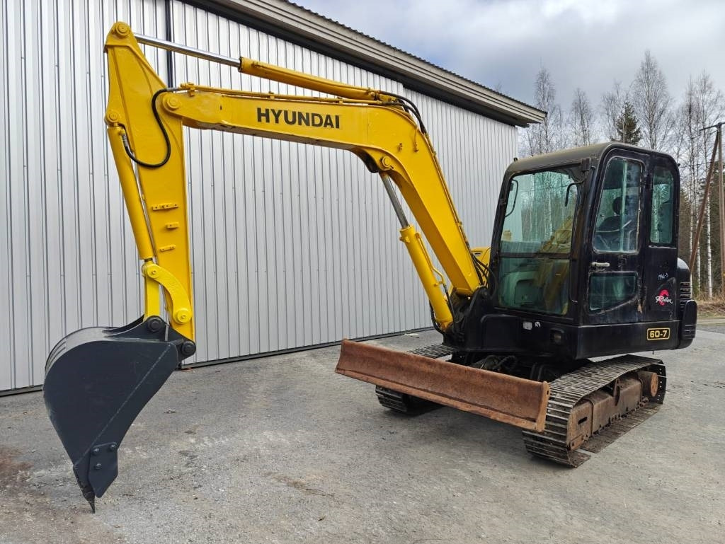 Hyundai R 60-7 - Minikotró: 1 kép. Hyundai R 60-7 - Minikotró: 1 kép.