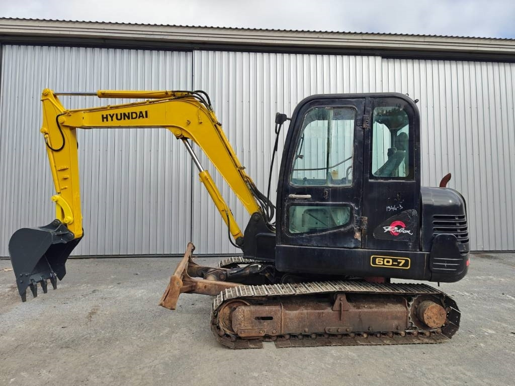 Hyundai R 60-7 - Minikotró: 2 kép. Hyundai R 60-7 - Minikotró: 2 kép.