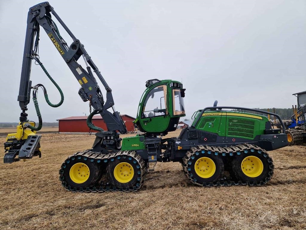 John Deere 1170 G - Fakitermelő gép: 1 kép. John Deere 1170 G - Fakitermelő gép: 1 kép.