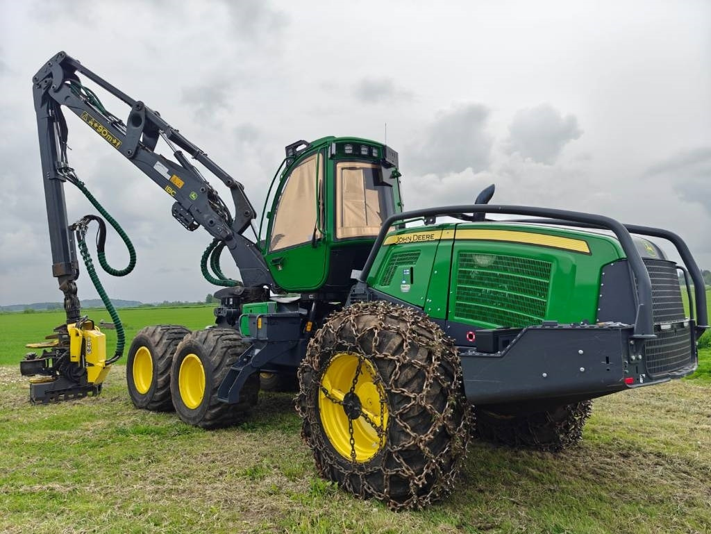 John Deere 1170 G - Fakitermelő gép: 3 kép. John Deere 1170 G - Fakitermelő gép: 3 kép.