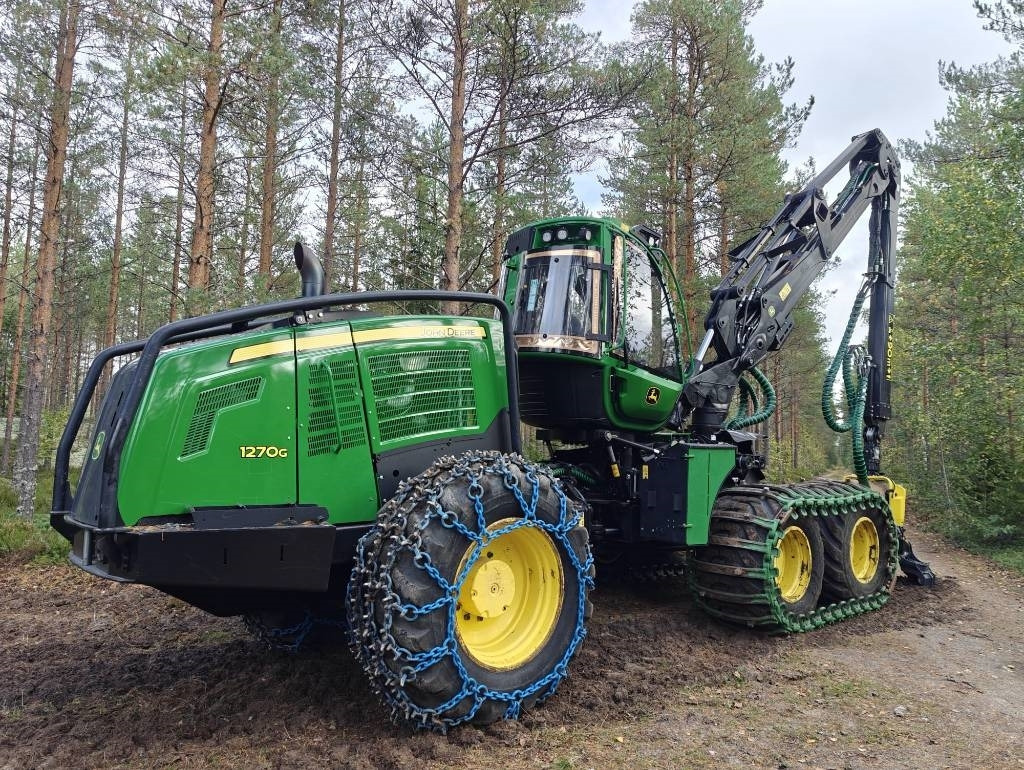 John Deere 1270 G - Fakitermelő gép: 5 kép. John Deere 1270 G - Fakitermelő gép: 5 kép.