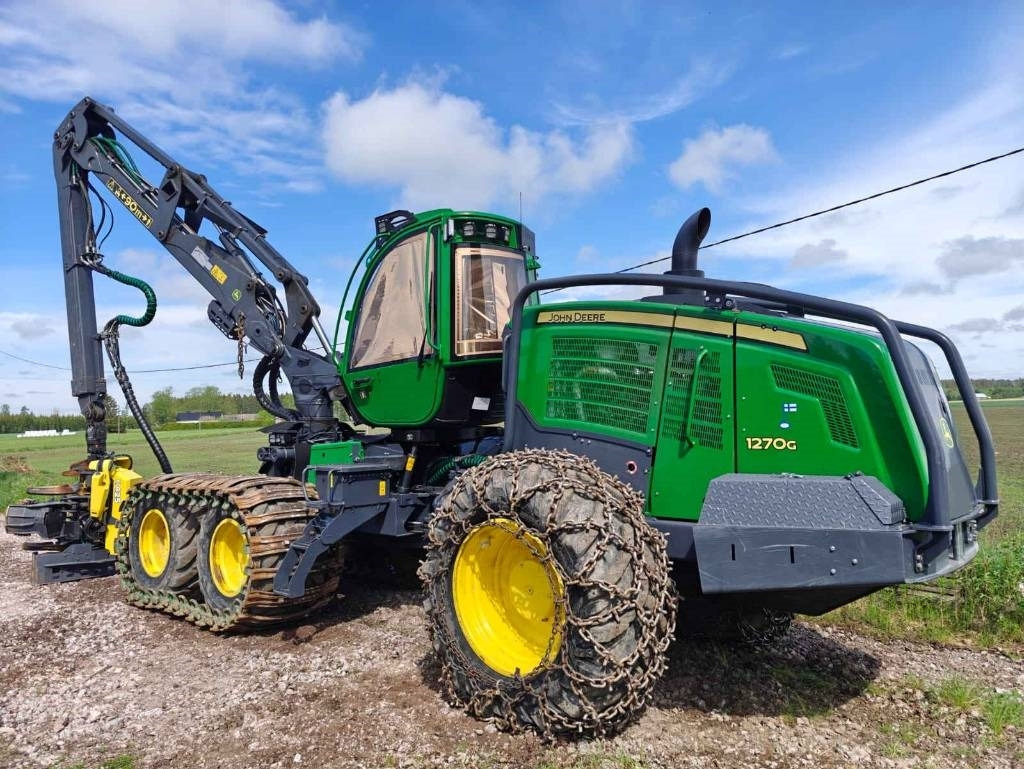 John Deere 1270 G - Fakitermelő gép: 3 kép. John Deere 1270 G - Fakitermelő gép: 3 kép.
