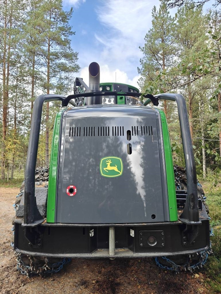 John Deere 1270 G - Fakitermelő gép: 4 kép. John Deere 1270 G - Fakitermelő gép: 4 kép.