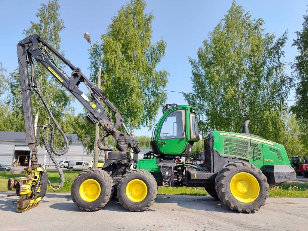 John Deere 1270 G - Fakitermelő gép: 2 kép. John Deere 1270 G - Fakitermelő gép: 2 kép.