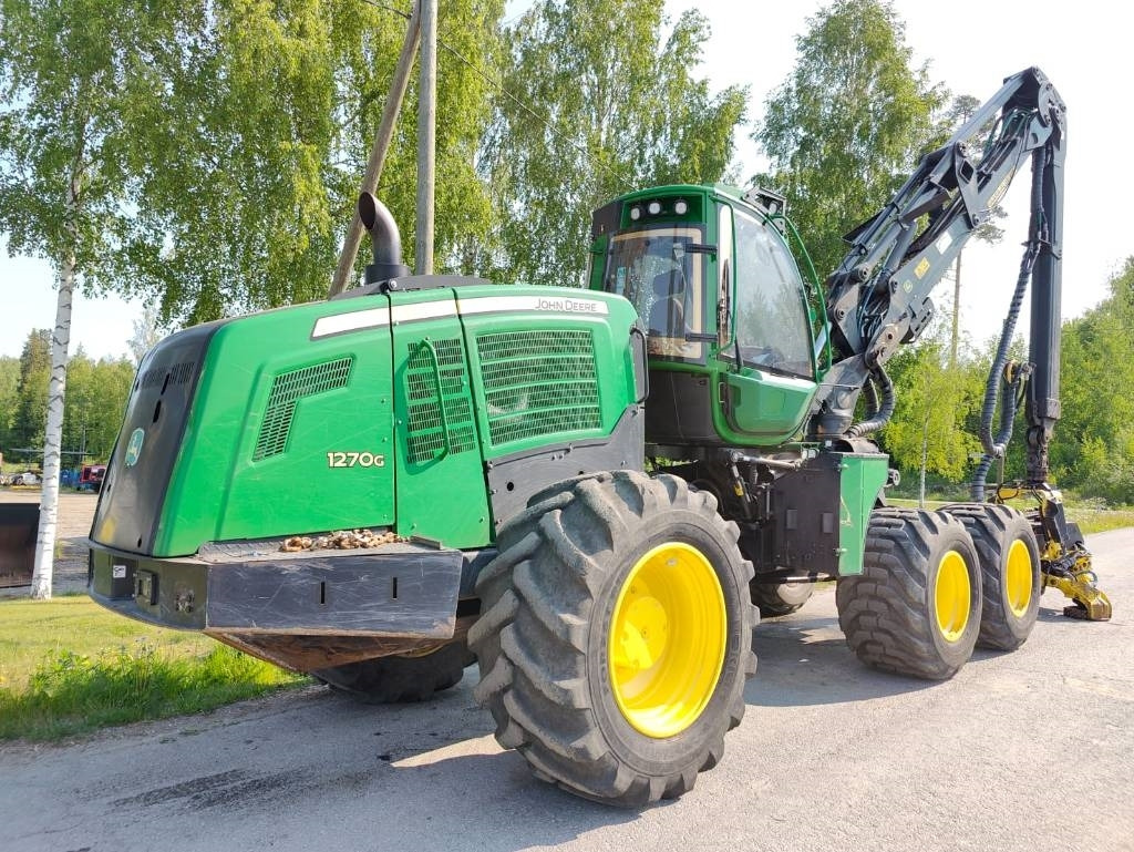 John Deere 1270 G - Fakitermelő gép: 5 kép. John Deere 1270 G - Fakitermelő gép: 5 kép.