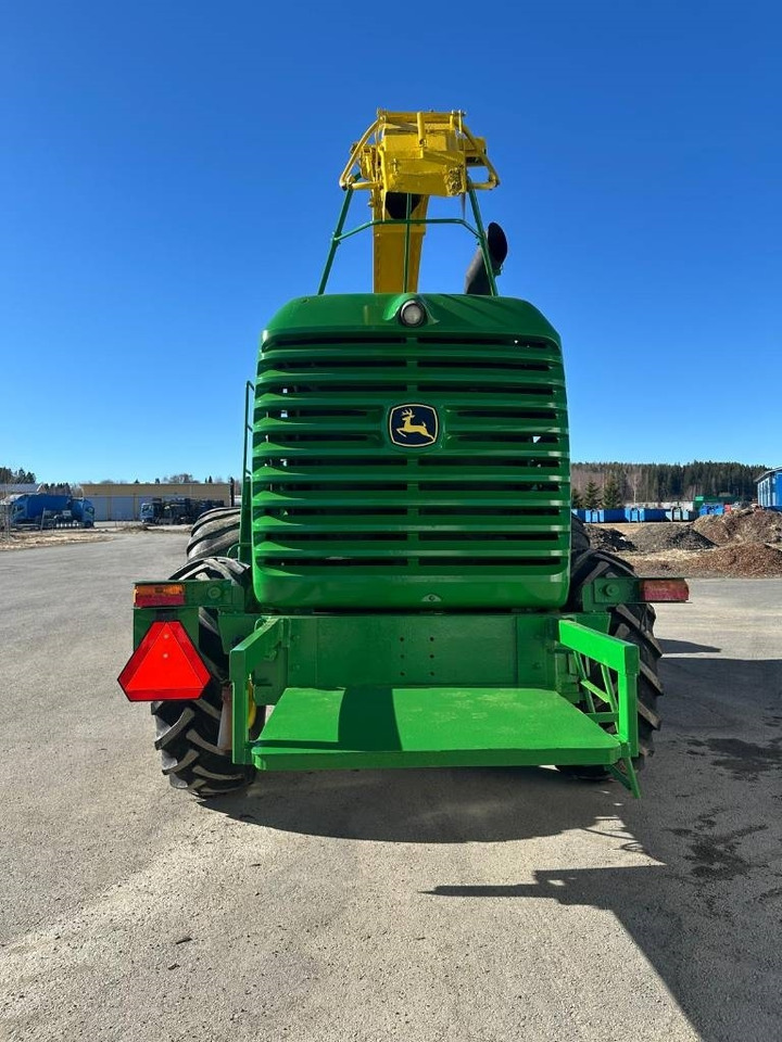 John Deere 7200 - Önjáró szecskázógép: 4 kép. John Deere 7200 - Önjáró szecskázógép: 4 kép.
