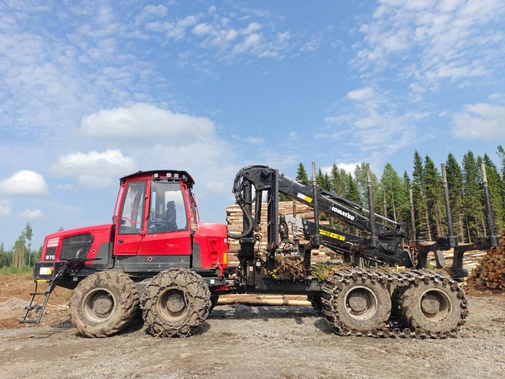 Komatsu 875  - Kihordó: 2 kép. Komatsu 875  - Kihordó: 2 kép.