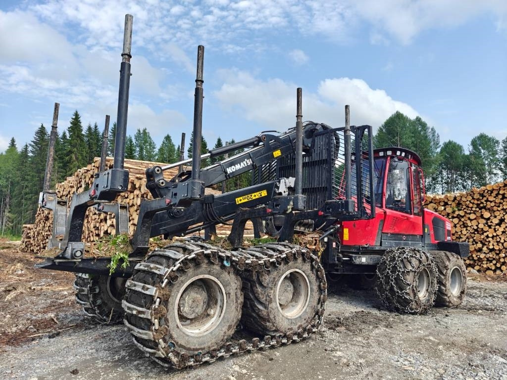 Komatsu 875  - Kihordó: 5 kép. Komatsu 875  - Kihordó: 5 kép.