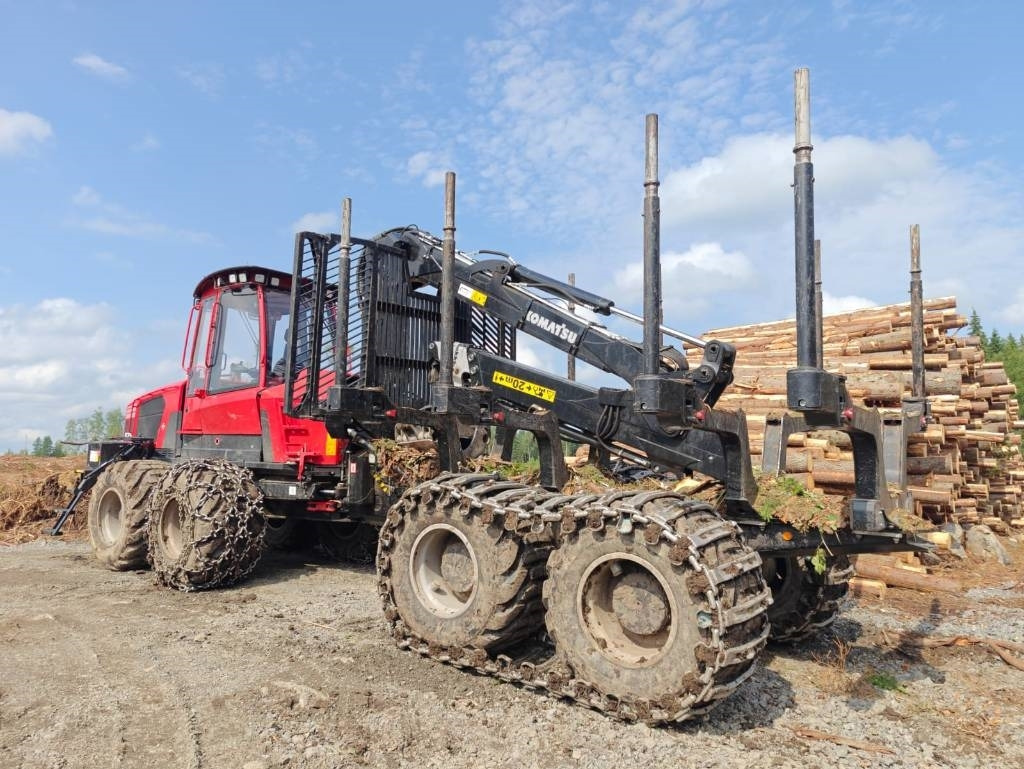 Komatsu 875  - Kihordó: 3 kép. Komatsu 875  - Kihordó: 3 kép.