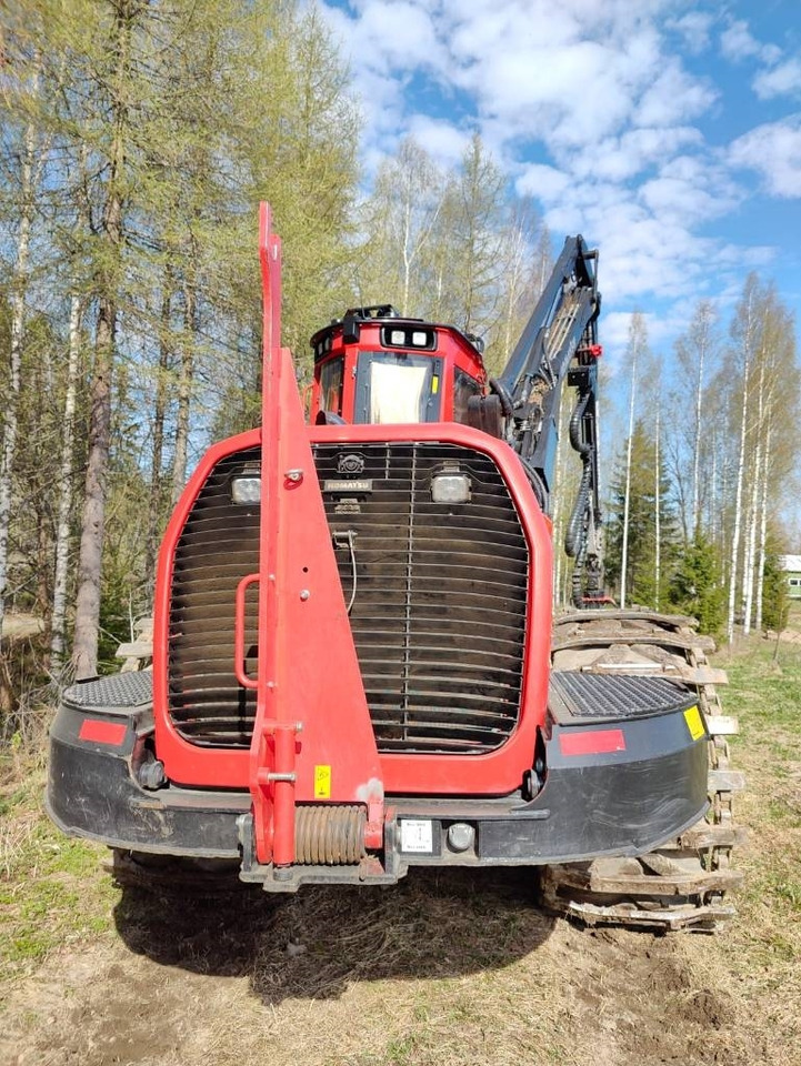 Komatsu 901 - Fakitermelő gép: 4 kép. Komatsu 901 - Fakitermelő gép: 4 kép.