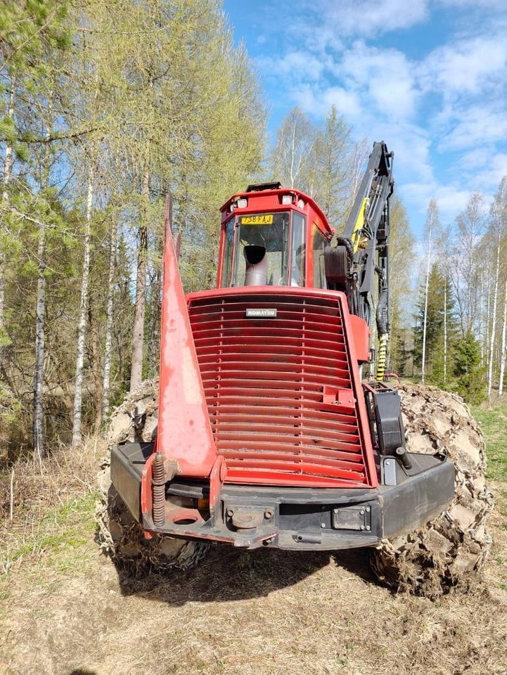 Komatsu 901 TX.1 - Fakitermelő gép: 4 kép. Komatsu 901 TX.1 - Fakitermelő gép: 4 kép.