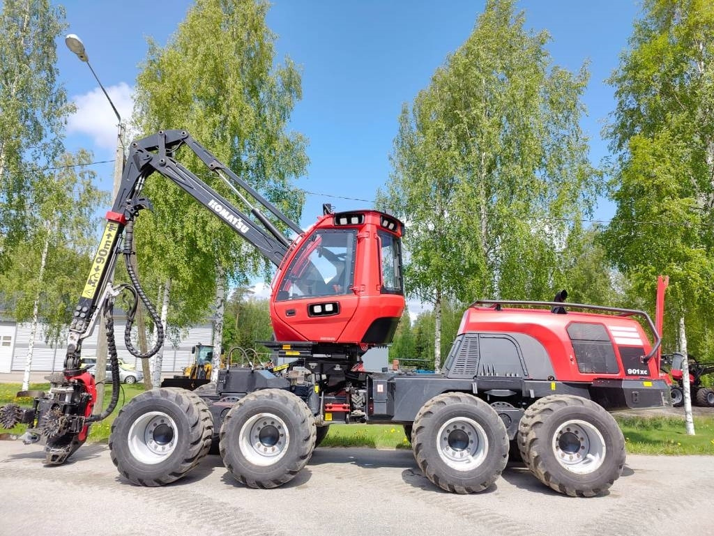 Komatsu 901 XC - Fakitermelő gép: 2 kép. Komatsu 901 XC - Fakitermelő gép: 2 kép.