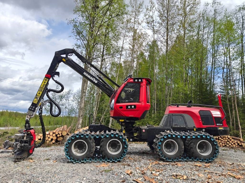 Komatsu 901 XC - Fakitermelő gép: 2 kép. Komatsu 901 XC - Fakitermelő gép: 2 kép.