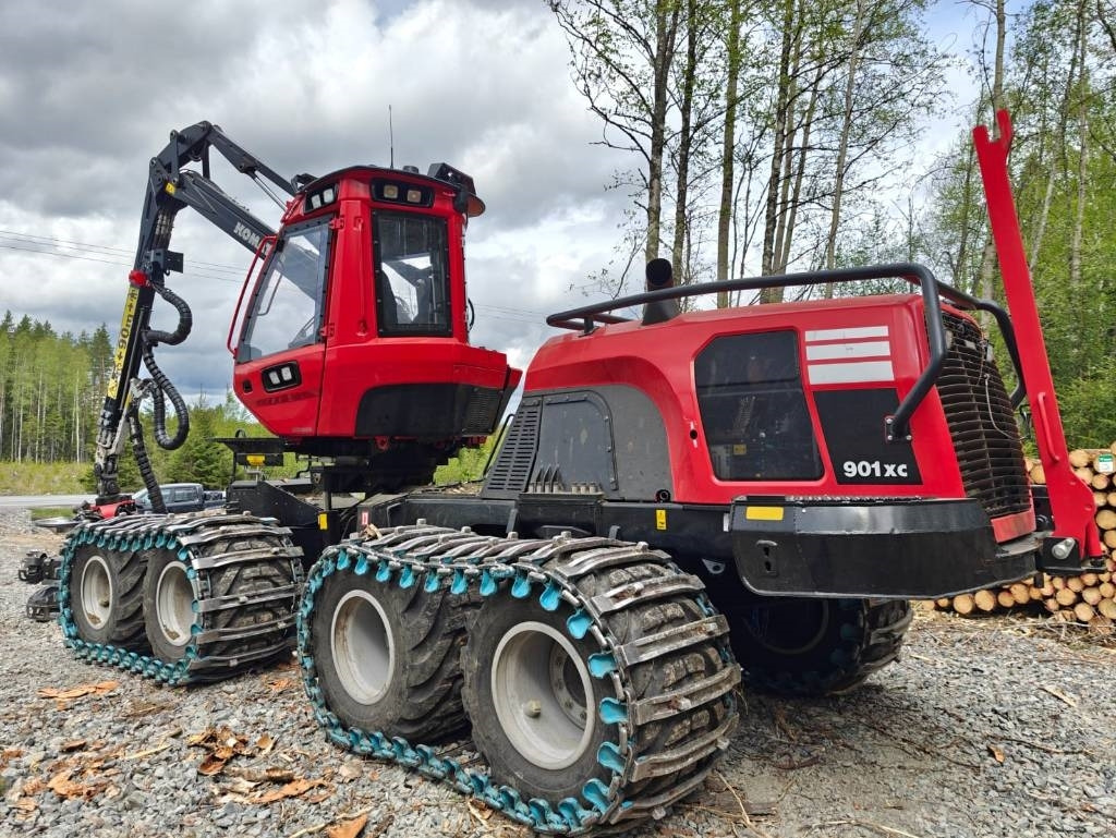 Komatsu 901 XC - Fakitermelő gép: 3 kép. Komatsu 901 XC - Fakitermelő gép: 3 kép.