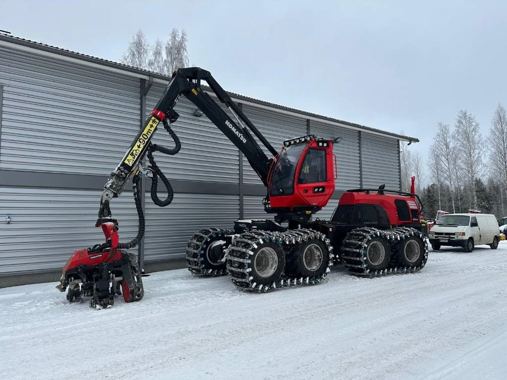 Komatsu 931 XC - Fakitermelő gép: 1 kép. Komatsu 931 XC - Fakitermelő gép: 1 kép.
