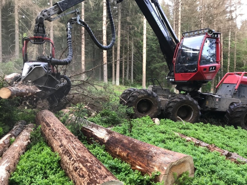Komatsu 931XC - Fakitermelő gép: 5 kép. Komatsu 931XC - Fakitermelő gép: 5 kép.