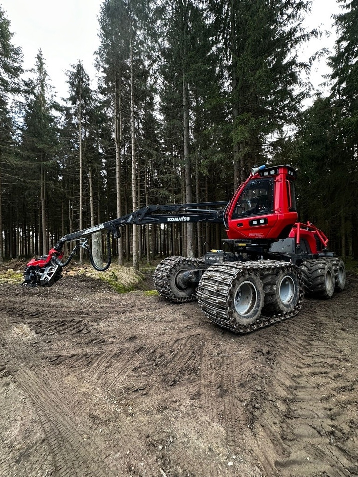 Komatsu 931XC - Fakitermelő gép: 4 kép. Komatsu 931XC - Fakitermelő gép: 4 kép.