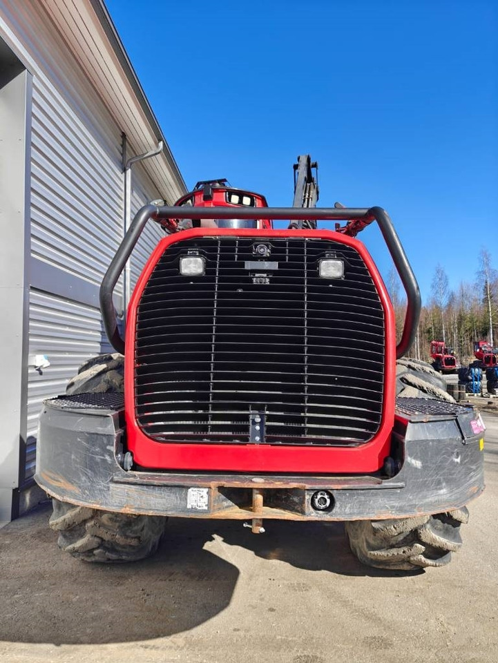 Komatsu 951 - Fakitermelő gép: 4 kép. Komatsu 951 - Fakitermelő gép: 4 kép.