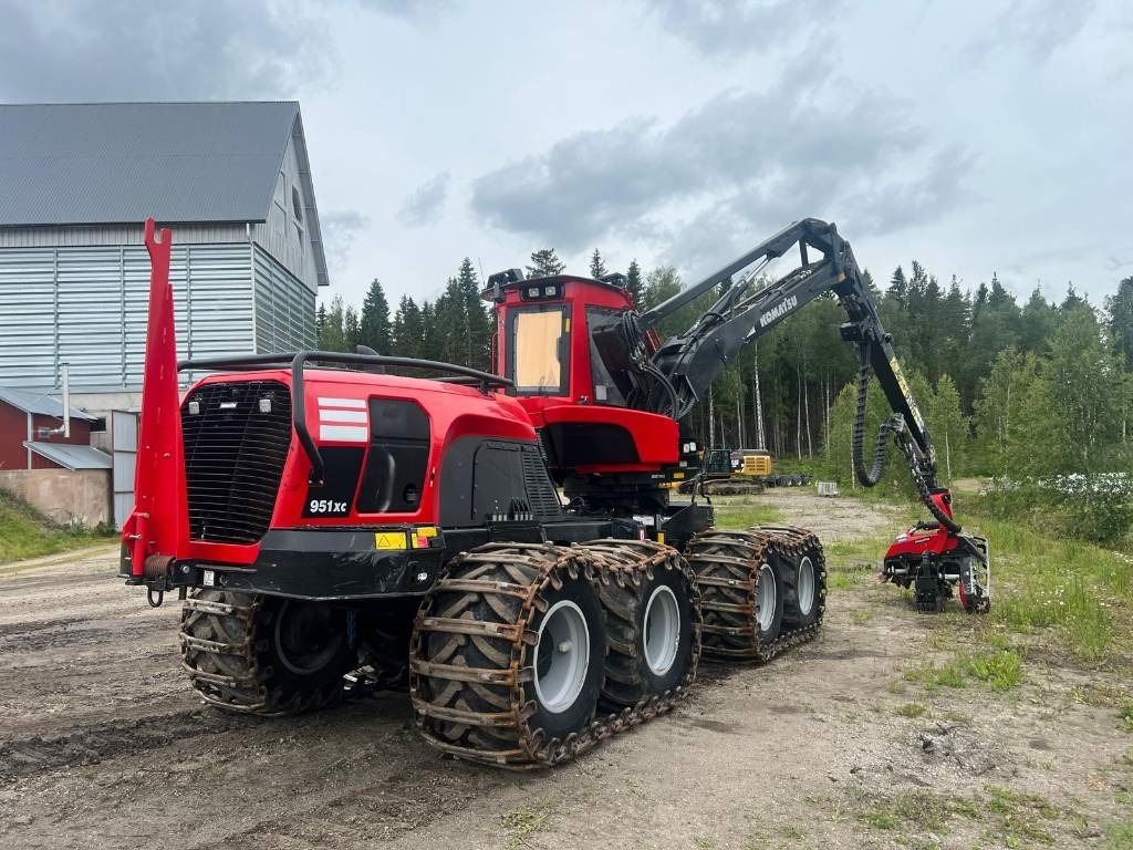 Komatsu 951 XC - Fakitermelő gép: 5 kép. Komatsu 951 XC - Fakitermelő gép: 5 kép.