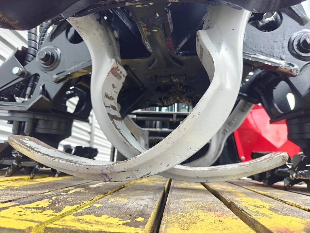 Erdészeti fej Komatsu C 123: 9 kép. Erdészeti fej Komatsu C 123: 9 kép.