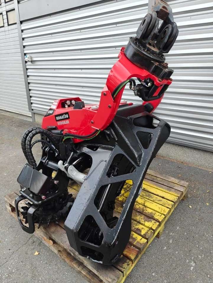 Komatsu C 123 - Erdészeti fej: 3 kép. Komatsu C 123 - Erdészeti fej: 3 kép.