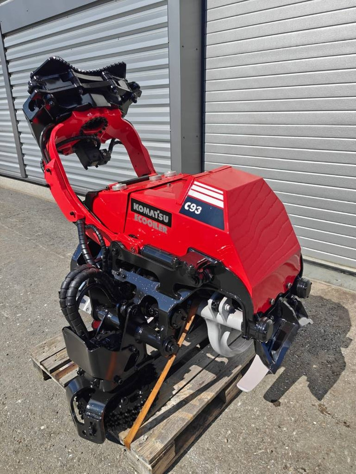 Komatsu C 93 - Erdészeti fej: 1 kép. Komatsu C 93 - Erdészeti fej: 1 kép.