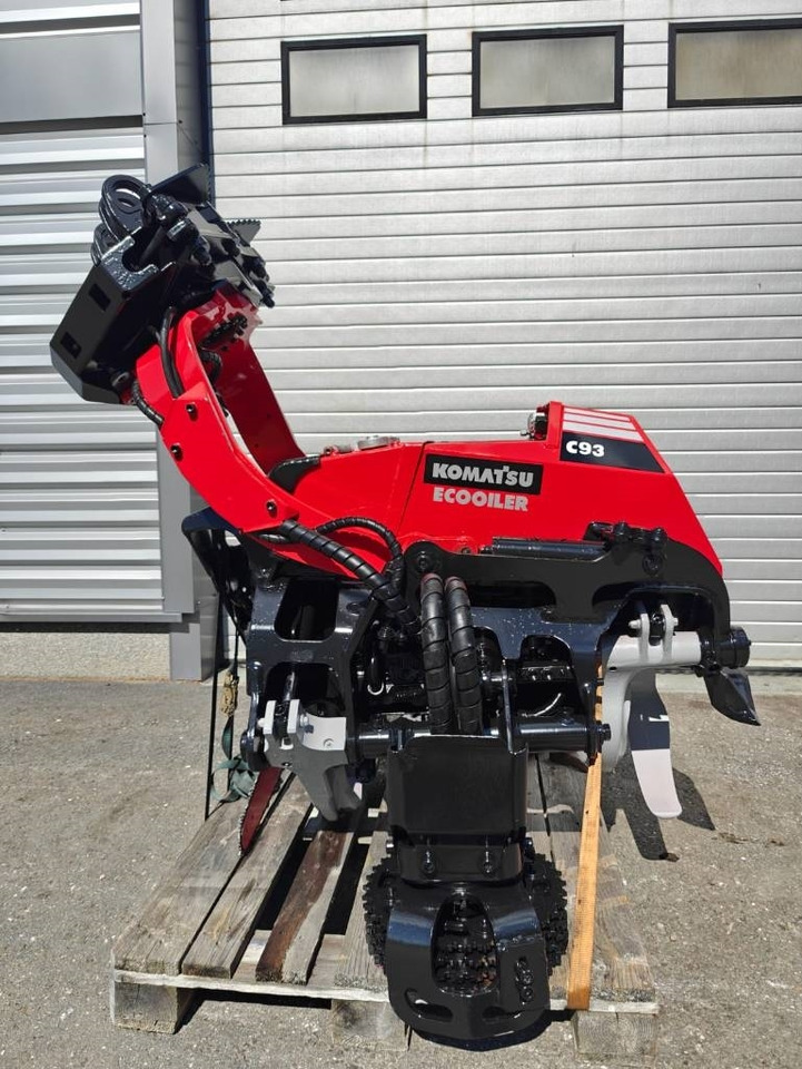 Komatsu C 93 - Erdészeti fej: 2 kép. Komatsu C 93 - Erdészeti fej: 2 kép.