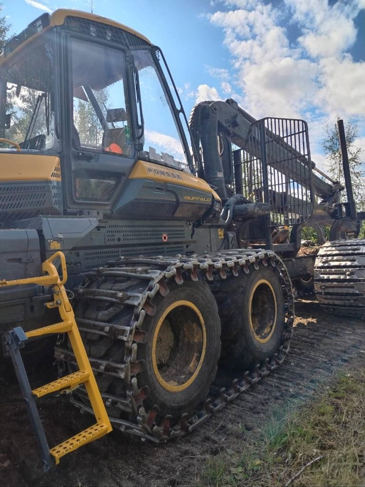 Ponsse Buffalo 8W - Kihordó: 2 kép. Ponsse Buffalo 8W - Kihordó: 2 kép.