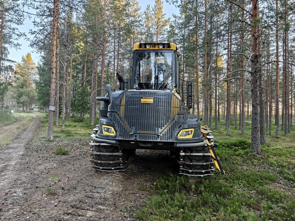 Ponsse Buffalo 8W - Kihordó: 2 kép. Ponsse Buffalo 8W - Kihordó: 2 kép.