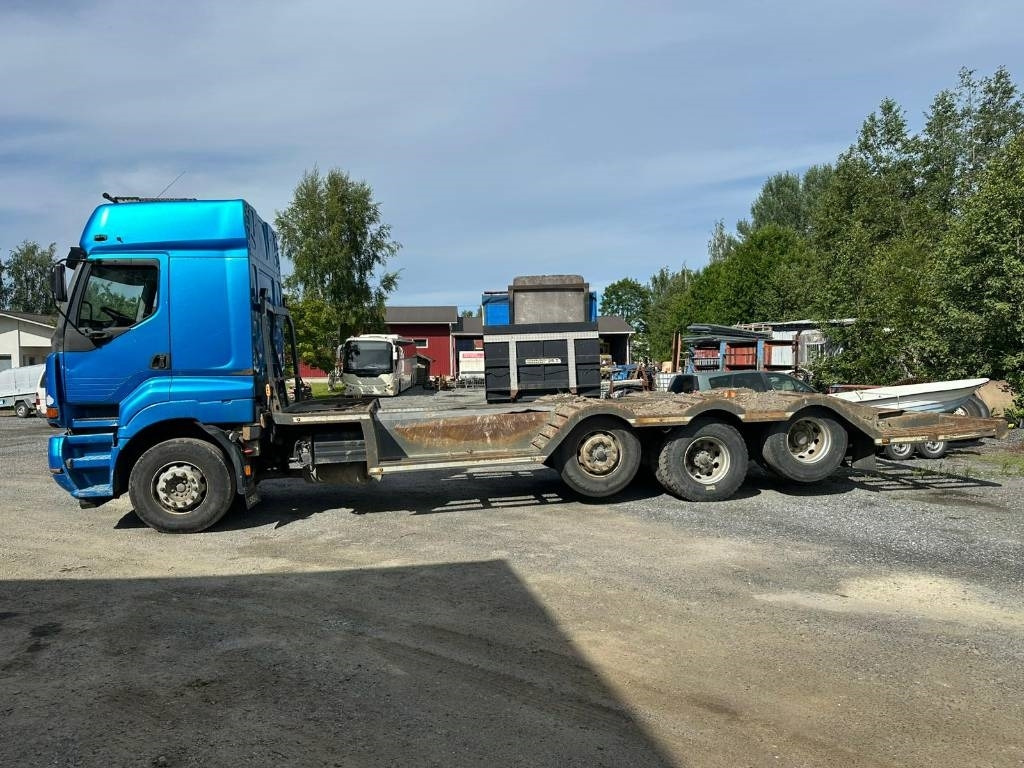 Sisu E11 - Rönkszállító teherautó: 3 kép. Sisu E11 - Rönkszállító teherautó: 3 kép.