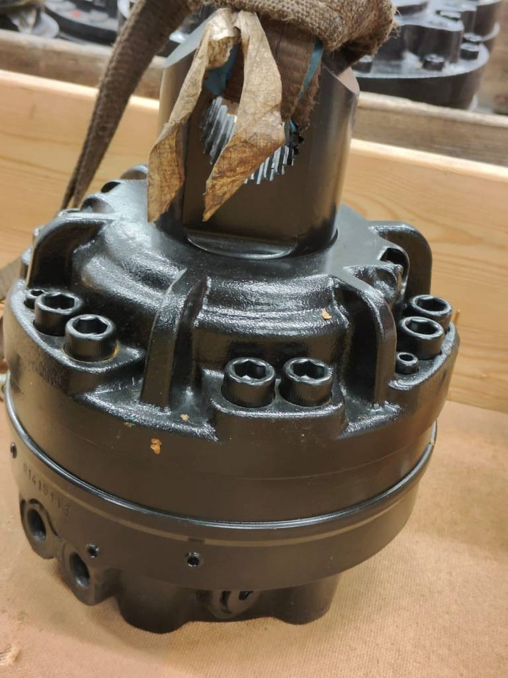 Spare parts Valve blocks, hydraulic motors, cylind - Hidraulika - Erdészeti gép: 5 kép. Spare parts Valve blocks, hydraulic motors, cylind - Hidraulika - Erdészeti gép: 5 kép.